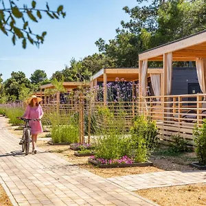 Mobile Homes Lopari Vakantiepark Nerezine