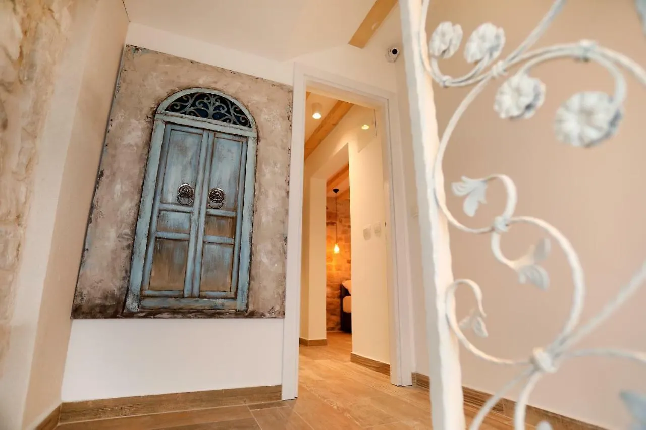Villa Teuta Trogir 0*,  Croatia