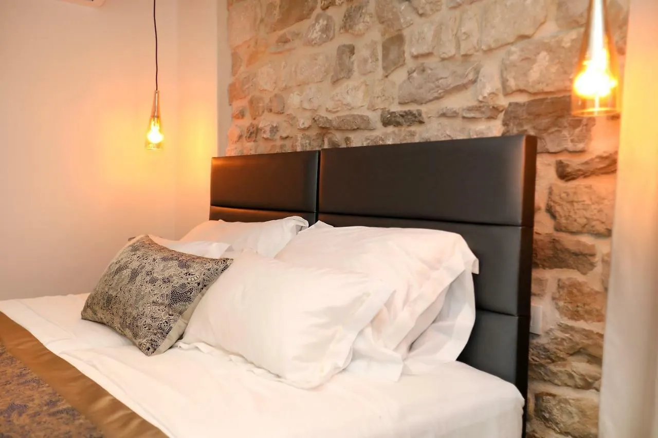 Villa Teuta Trogir 0*,