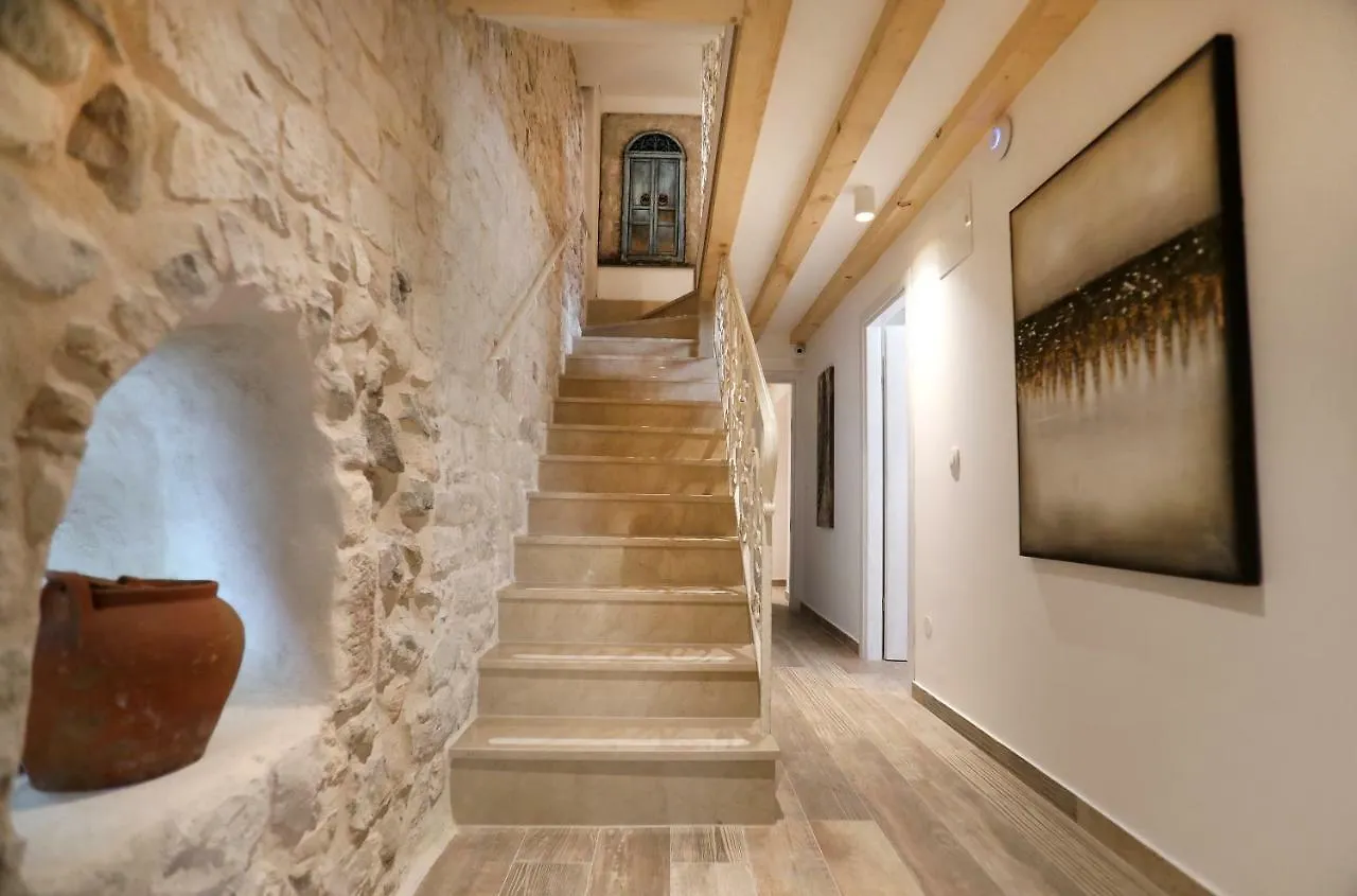 Villa Teuta Trogir 0*,