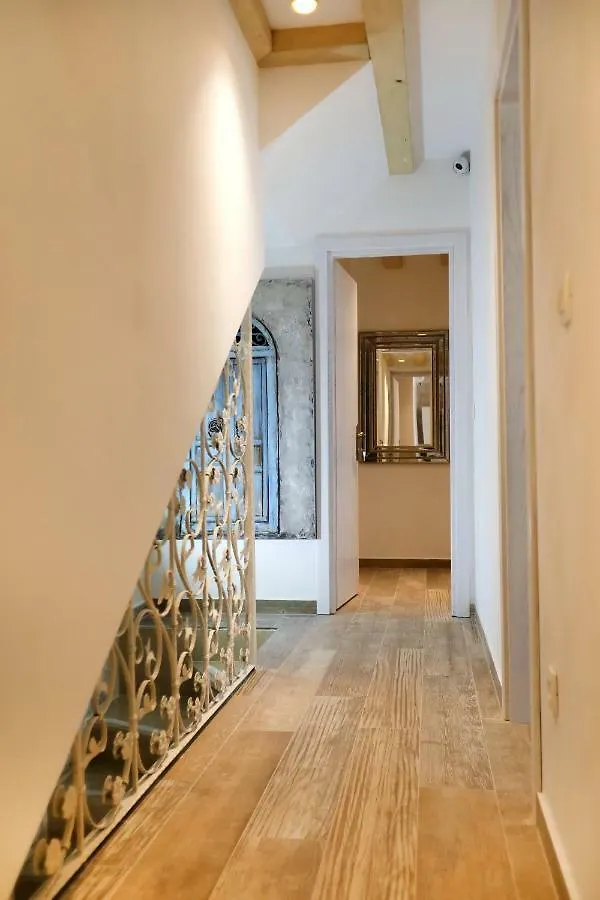 Villa Teuta Trogir Guest house