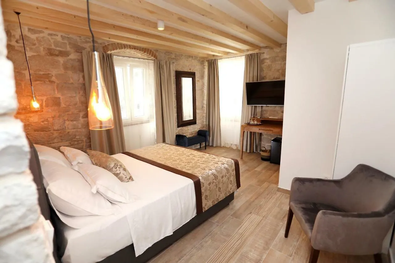 Villa Teuta Trogir 0*,